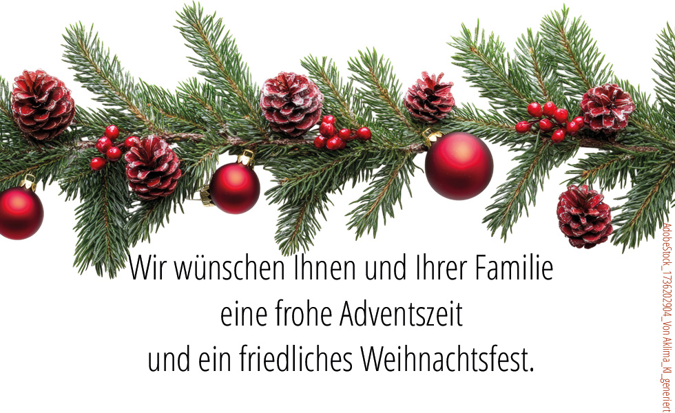 Ein Tannenzweig mit mehreren roten Weihnachtskugeln